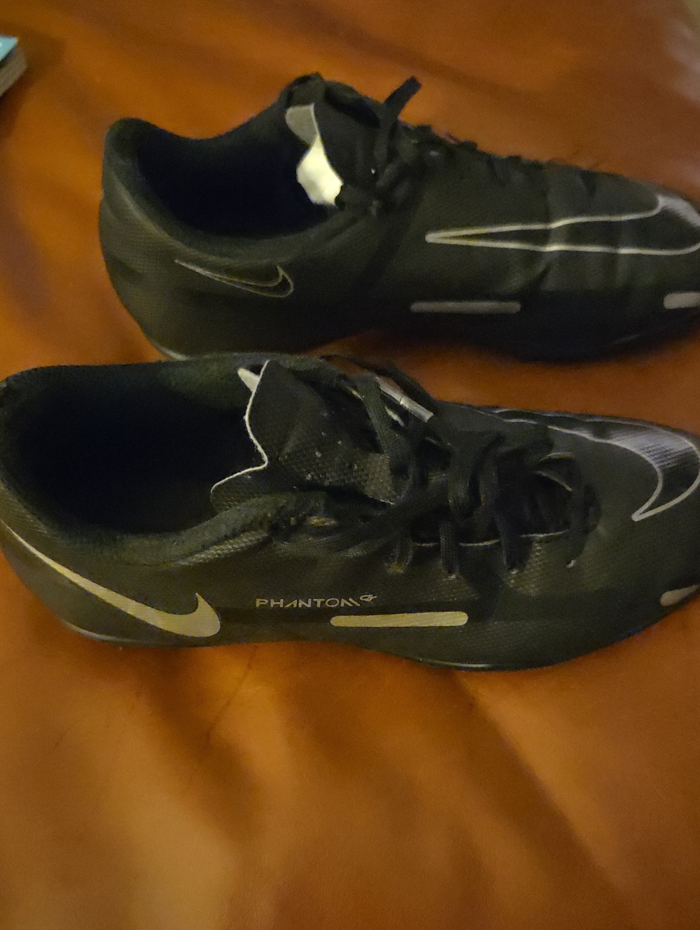Nike Jr Phantom Soccer Cleats Size 1.5Y Preowned